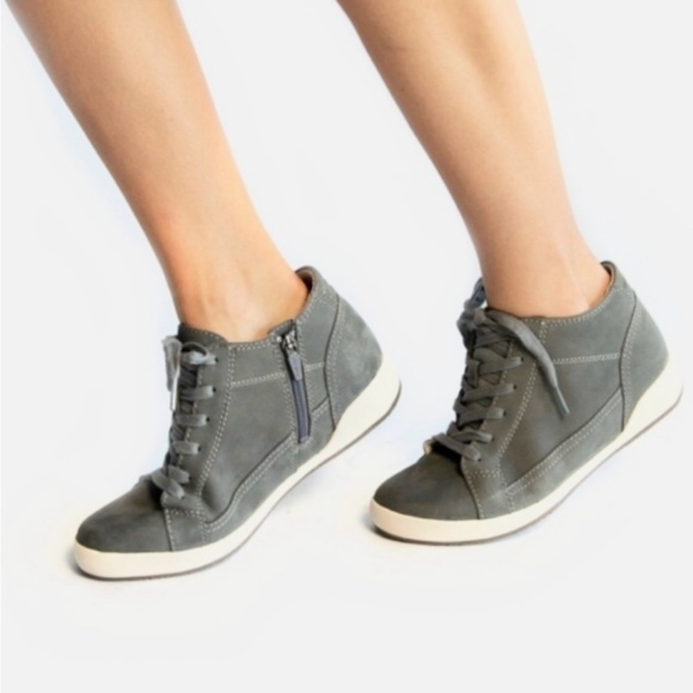 🥳 5/$25 Dansko Slate Onyx Milled high top nubuck lace up side zip sneakers W37